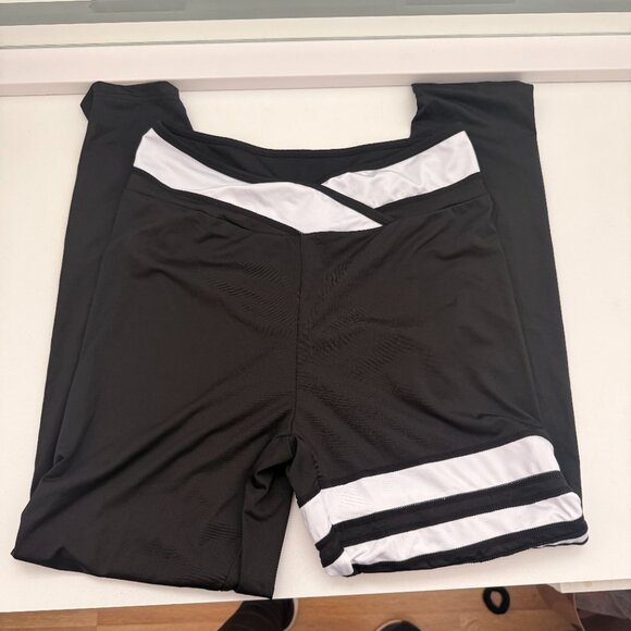 Black & White Activewear Bundle | Nike, New Balance, Shein | M/L - Picture 5 of 10